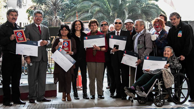 Caravana por la Alameda y reconocimientos a artistas circenses marcan el Día Nacional del Circo