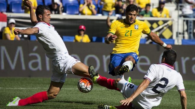 Un Brasil sin mayor brillo venció a Costa Rica