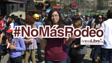   Manifestantes marcharon en contra del rodeo 