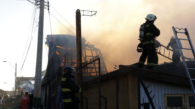 Mujer falleció tras incendiarse su vivienda en Los Lagos