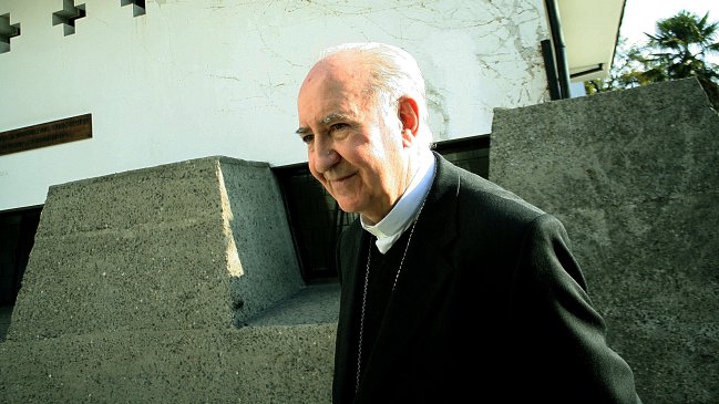 Querellantes esperan que Ezzati y Errázuriz declaren por cartas a Karadima