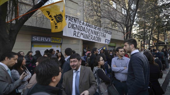 Funcionarios del Sename llevan 1 semana paralizados y marcharán a La Moneda