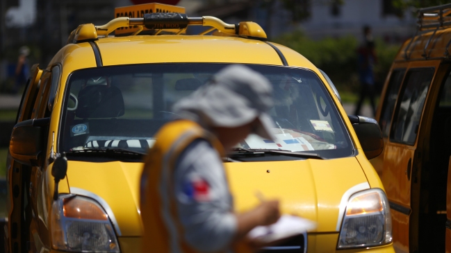Furgón escolar chocó con bus del Transantiago en San Joaquín