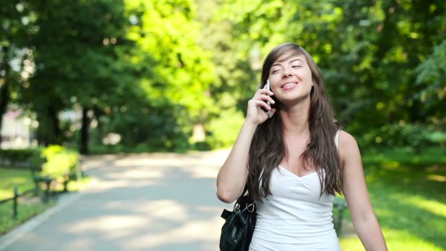 Sólo un 6% de adolescentes chilenos usa su smartphone para llamadas