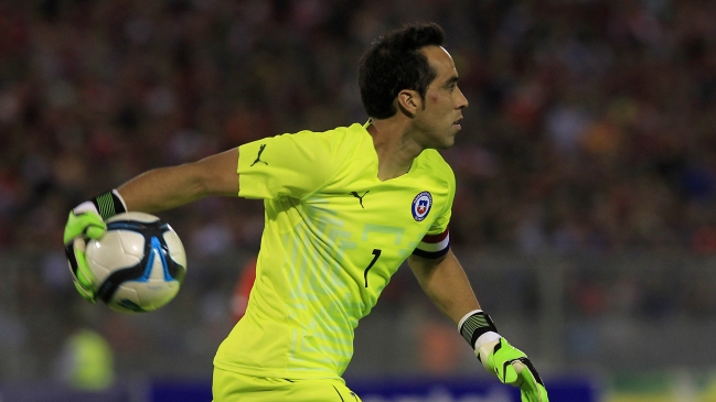 Representante cree que Claudio Bravo llegará sin problemas al inicio de las Clasificatorias