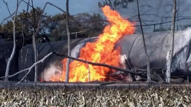 Vagones con productos químicos estallaron al descarrilar un tren en México