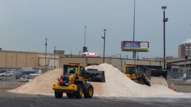 Boston se prepara para el invierno con sal chilena