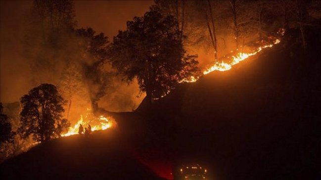 Incendios en norte de California dejaron un muerto y arrasaron con 25.000 hectáreas
