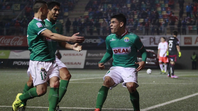 Audax Italiano derrotó con claridad a U. de Chile en un accidentado partido