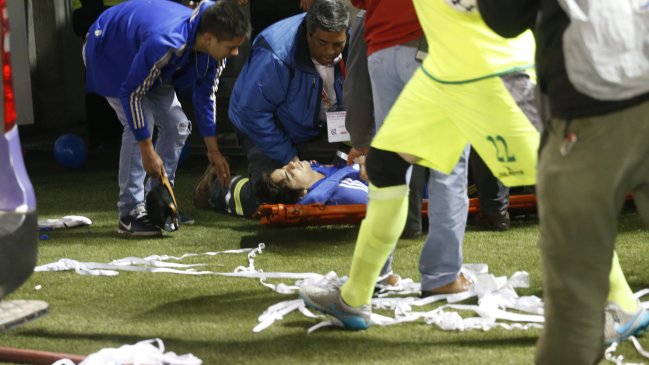 Hinchas de U. de Chile cayeron desde tribuna del Estadio de La Florida