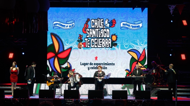 Con minuto de silencio se inauguró fonda del Parque O'Higgins