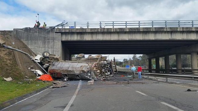 Conductor de camión falleció tras volcamiento en Osorno