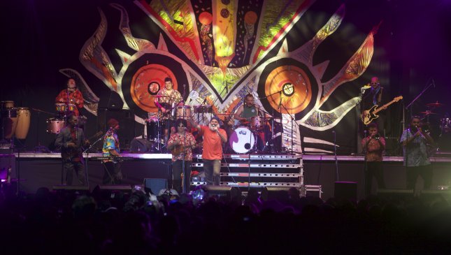 Con Chico Trujillo a la cabeza, la Fonda Woki Toki festejó el 18