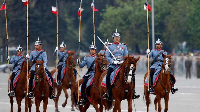Ausencia de algunos escuadrones marcó la Parada Militar 2015