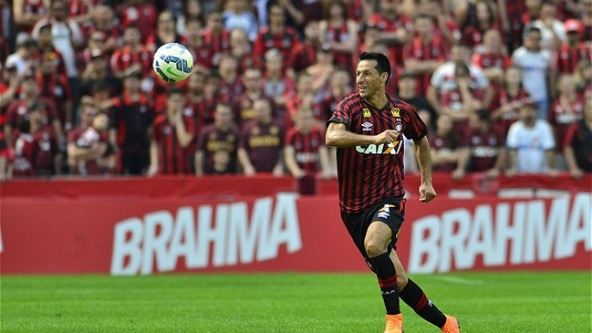 Christian Vilches jugó todo el partido en la derrota de Atlético Paranaense