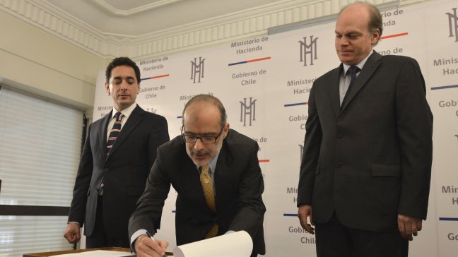 Gobierno anunció congelamiento de sueldos de las máximas autoridades