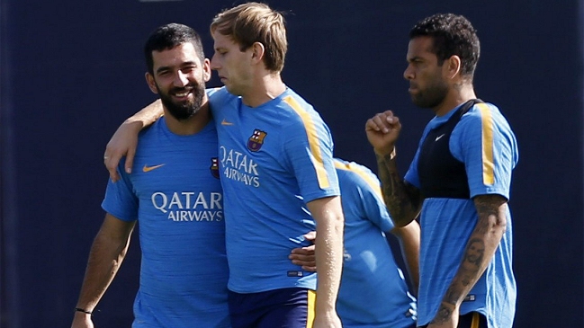 FC Barcelona pidió inscribir a Arda Turan para la liga española y Copa del Rey