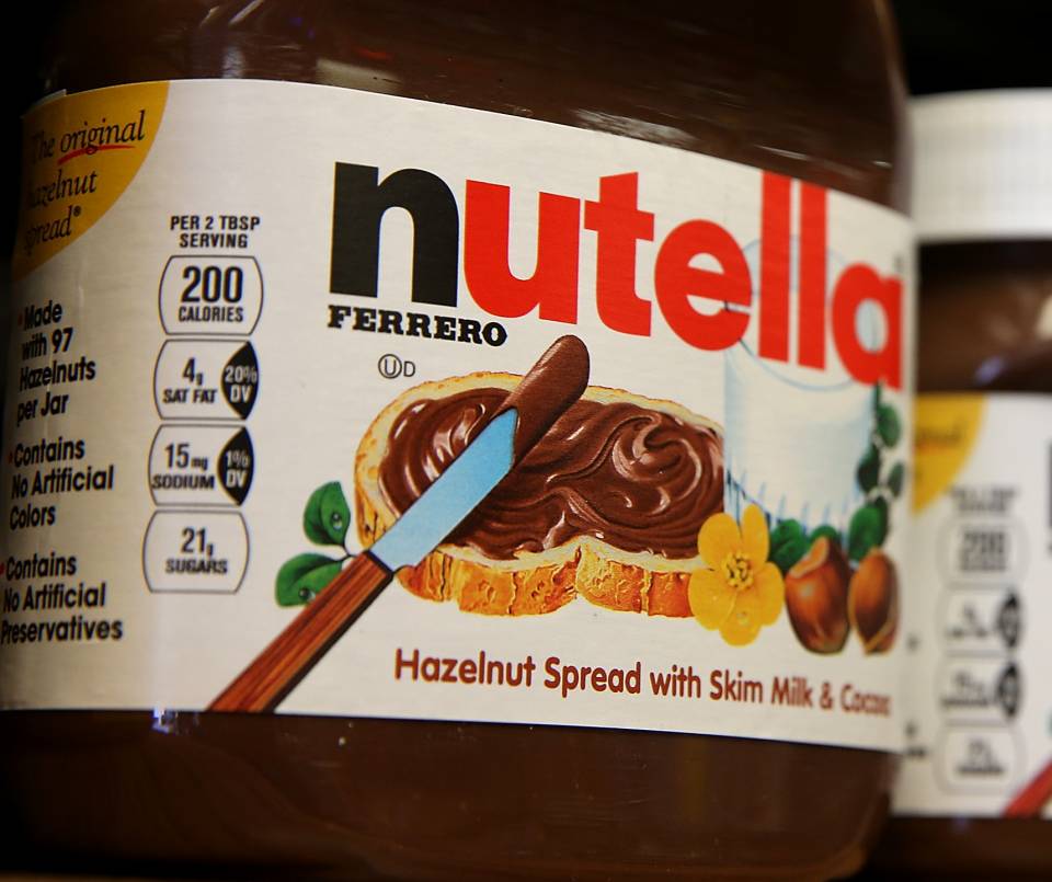Sujeto golpeó a anciano que lo criticó por acaparar muestras de Nutella