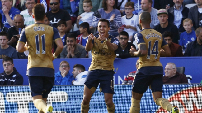 Alexis Sánchez brilló y marcó tres goles en triunfo de Arsenal sobre Leicester