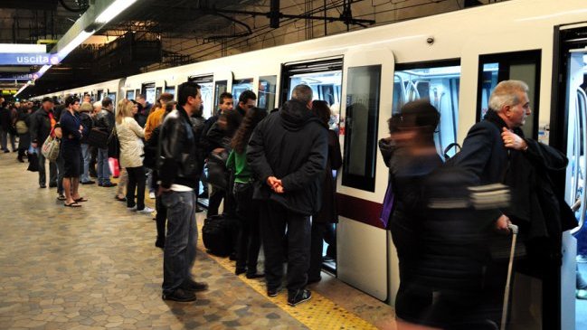 Caída de cielo falso en el Metro de Roma colapsó los transportes en hora punta