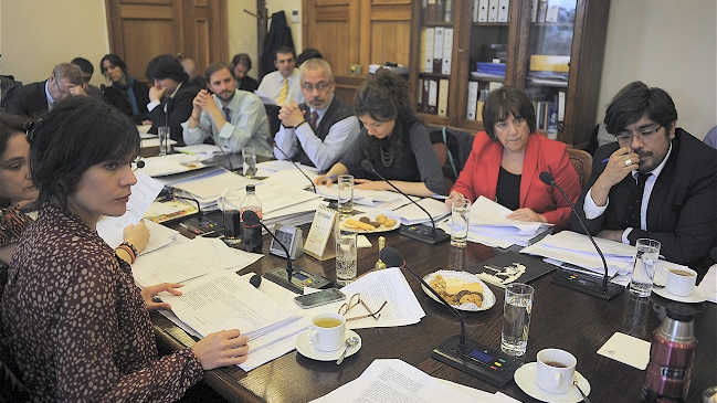 DC se allanó a gratuidad universitaria mediante mecanismo y no necesariamente por becas