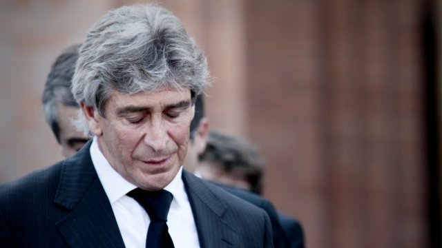 Manuel Pellegrini casi pierde vuelo a Alemania por equivocarse de pasaporte