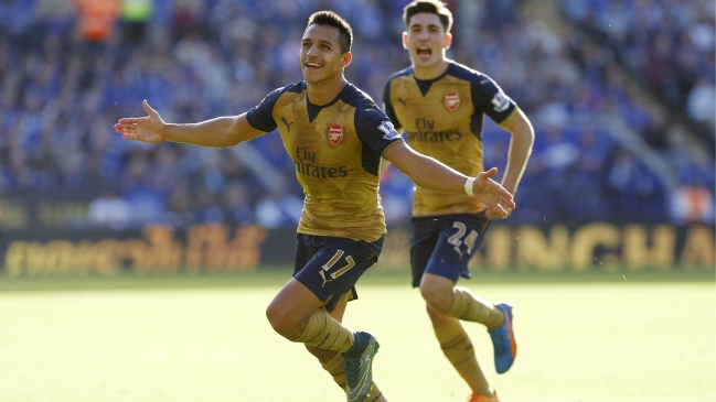 FIFA destacó a Alexis, primer jugador en lograr tripletas en Italia, España e Inglaterra