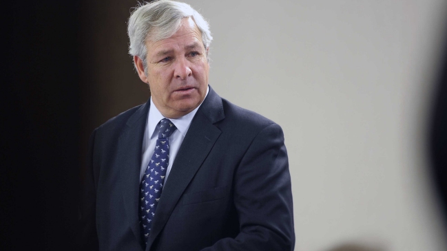 Diputado Urrutia respondió a polémica por viaje a Europa