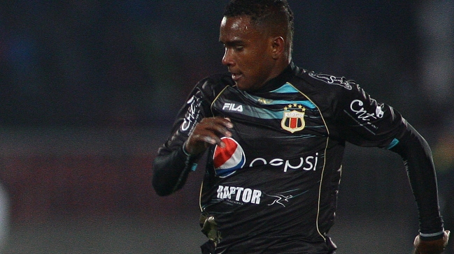 FIFA amenazó a Ecuador con suspensión si no castiga a Deportivo Quito