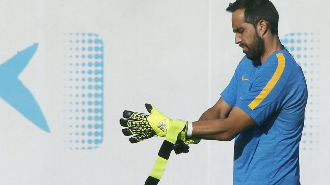 Claudio Bravo fue incluido en la lista para duelo ante Sevilla