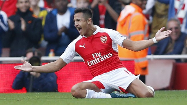 Alexis Sánchez marcó dos golazos en gran victoria de Arsenal sobre Manchester United