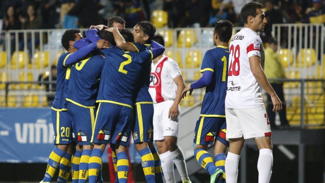 Everton venció a Unión San Felipe y trepó en la tabla de la Primera B