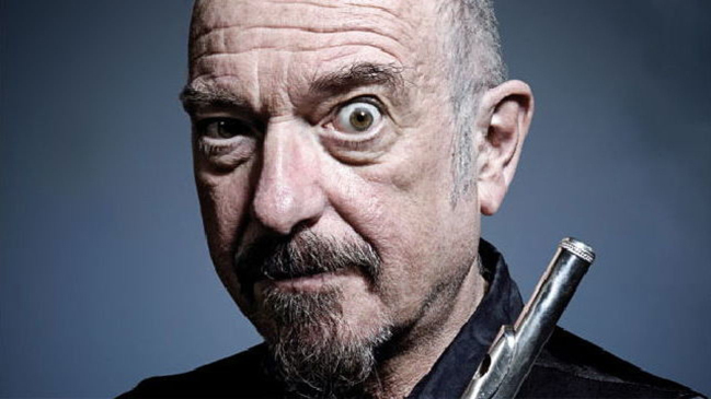 Líder de Jethro Tull llega a Chile y se entera de que cancelaron su show