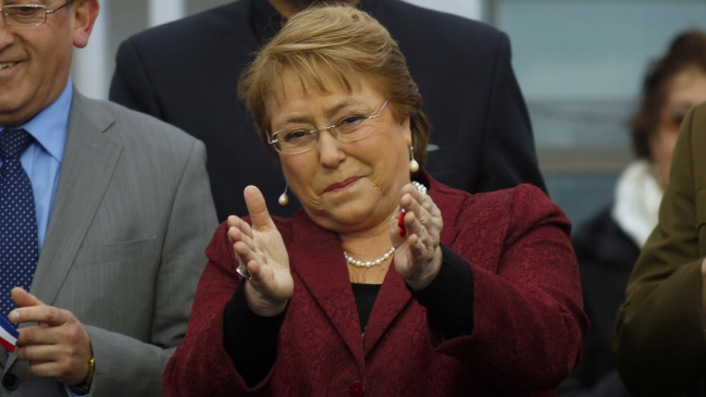 Michelle Bachelet se reúne con grandes empresarios en seminario del CEP