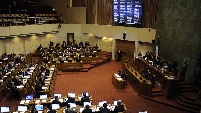 Diversas posturas en Parlamento ante proyecto sobre semanas distritales