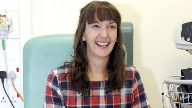 Detectaron virus ébola en enfermera británica que fue dada de alta