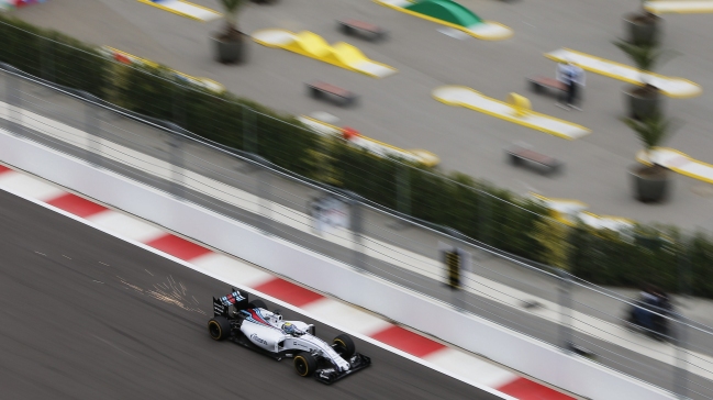 Felipe Massa logró el mejor tiempo en una lluviosa jornada