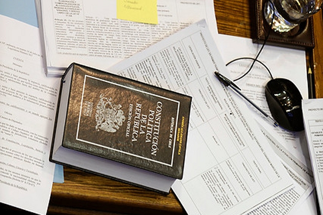 Oposición acusa al Gobierno de improvisar la reforma constitucional