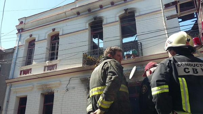 Sin resultados sigue búsqueda de desaparecido tras incendio de Valparaíso