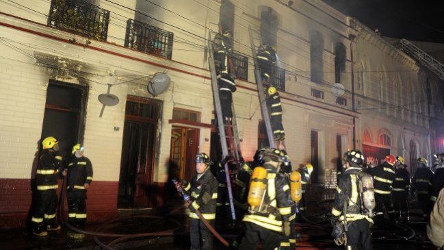 Policía investiga desaparición de un hombre luego de incendio en Valparaíso