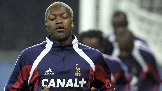 Djibril Cissé fue puesto en libertad tras acusación de chantaje a ex compañero