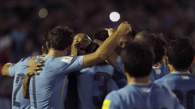 Uruguay venció con holgura a Colombia y está en lo más alto de las Clasificatorias
