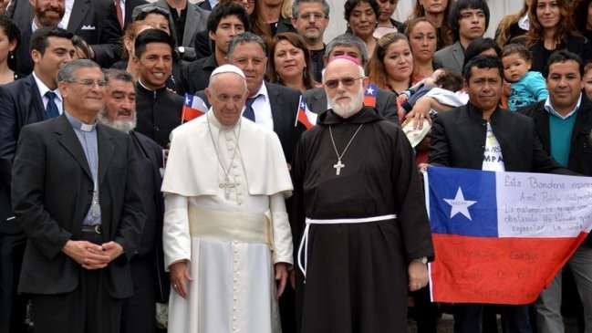 El papa recibió un fragmento de la mina San José, que atrapó a 33 mineros