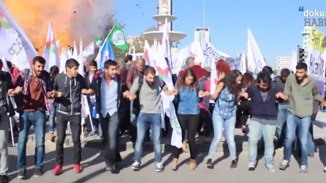 Gobierno turco estimó en 99 los muertos del doble atentado suicida de Ankara