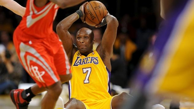 Lamar Odom sigue en cuidados intensivos, pero con pequeños avances