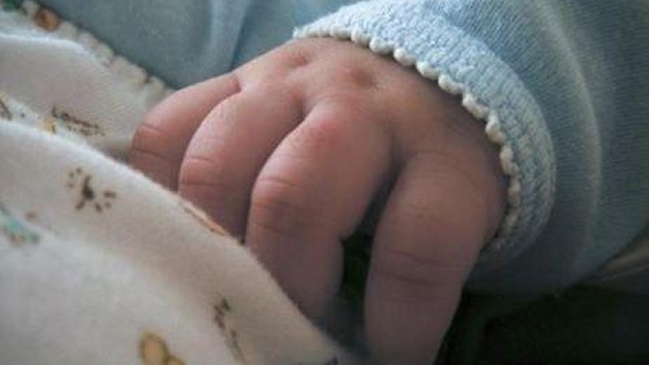 Joven fue detenida por intentar vender a un bebé por internet en Sudáfrica