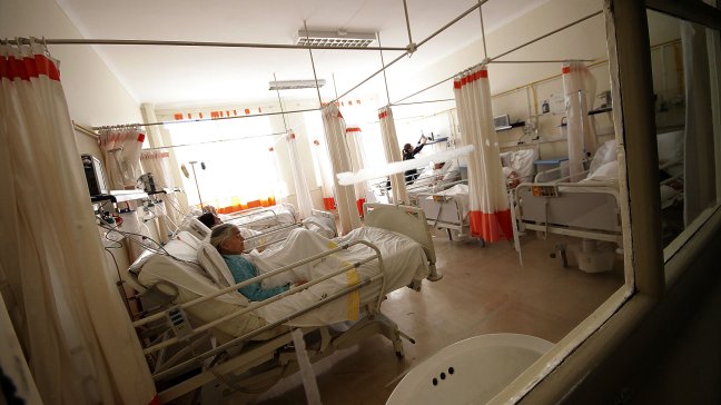 Evacuan pacientes del hospital Roberto del Río por amago de incendio