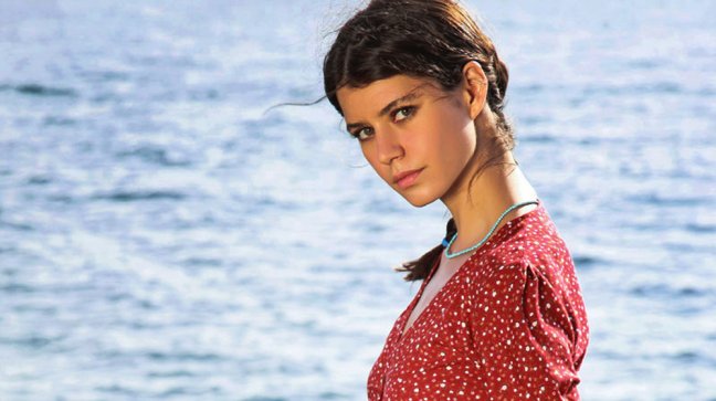 Adultos mayores continúan prefiriendo la televisión abierta