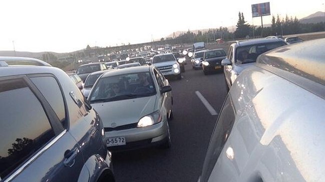 Accidentes y hasta un bus quemado provocaron congestión en Viña del Mar y Valparaíso