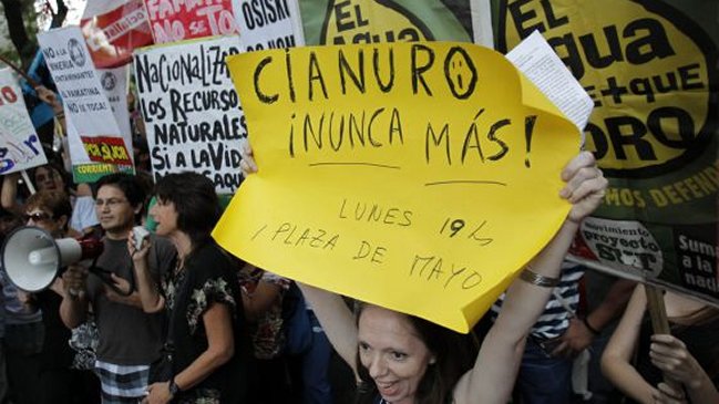 Varios heridos y detenidos por protesta en mina argentina